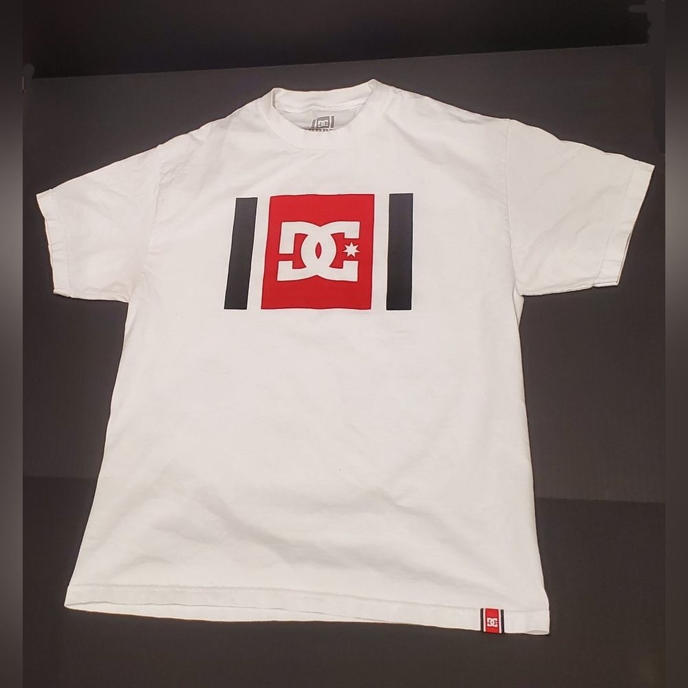 DC Shoes White Tee with Red and Black Logo Sz L - Picture 3 of 6